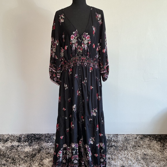 City Chic Black Floral Long Sleeve Dress - Picture 1 of 4